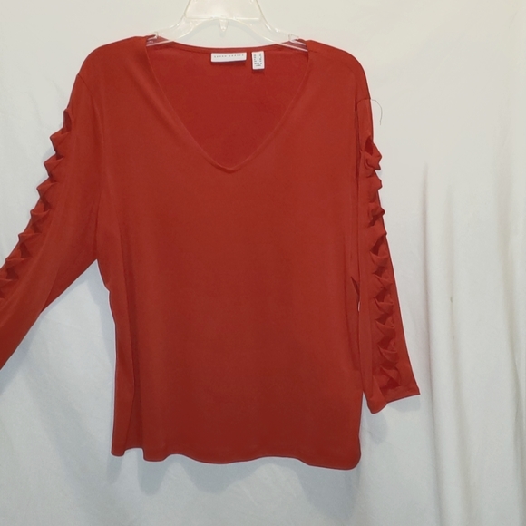 SUSAN GARVER RED TOP WITH SLICED AND TWISTED ON ARM. - Picture 1 of 5